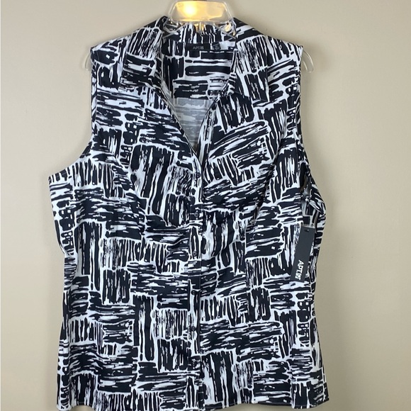 Apt. 9 Tops - Apt.‎ 9 Black and White Abstract Women's Blouse